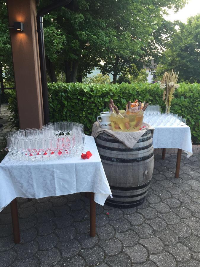 Отель Ristorante Primula Bianca Варци Экстерьер фото