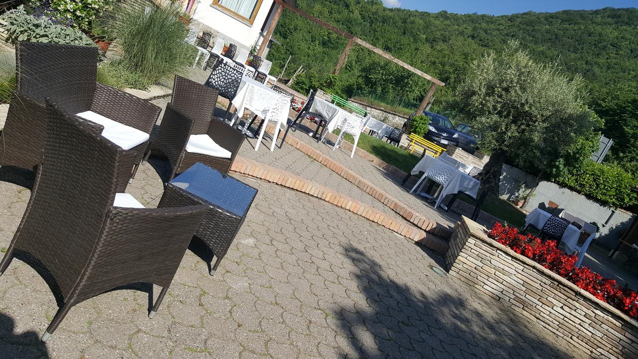 Отель Ristorante Primula Bianca Варци Экстерьер фото
